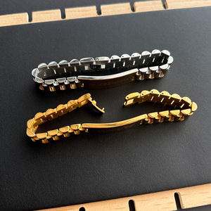 Bracciale Personalizzato in Acciaio Inox 316L con Nome e Logo Incisi al Laser, Placca Curva Placcata Oro 18K, Regalo Personalizzato - Product Image 3