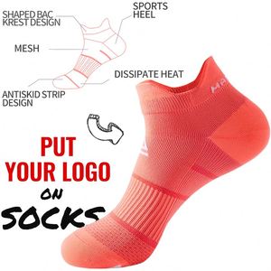 Calcetines cortos deportivos diarios personalizados para hombre, diseño de rayas antideslizantes, rosa claro, malla sólida, logotipo inferior, grupo de edad juvenil, precio de fábrica - Product Image 1