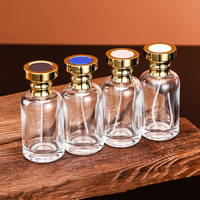 Nouveau design atomiseur de parfum rechargeable vide de luxe vaporisateur de parfum en verre transparent bouclé cylindrique avec bouchon en aluminium