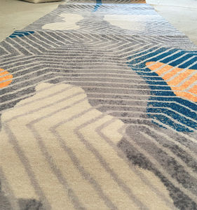 พรมโรงแรมเชิงพาณิชย์ พื้นที่ขนาดใหญ่ ทนไฟ ทอโดยเครื่องจักร บุนวม ป้องกันคราบ ไม่ลื่น เป็นมิตรต่อสิ่งแวดล้อม - Product Image 2