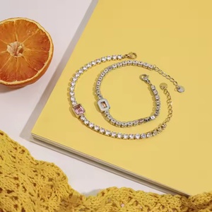 <span class=keywords><strong>Pulsera</strong></span> de circón cuadrada de moda para mujer Piedras Rosas y blancas de acero inoxidable chapadas en oro de 18 quilates - Product Image 3