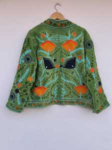 Chaqueta Kimono Verde de Terciopelo Hecha a Mano con Bordado Suzani, Abrigo Uzbeco Estilo Boho, Proveedor Mayorista de Exportación de India - Product Image 3
