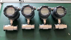 Débitmètre à turbine mécanique intelligent avec affichage numérique, à raccordement par bride pour eau et diesel - Product Image 2