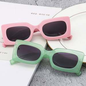 Vente en gros de lunettes de soleil carrées surdimensionnées tendance pour femmes, monture large, lunettes de soleil rectangulaires blanches pour femmes - Product Image 4