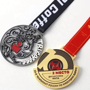 เหรียญรางวัลกีฬาไตรกีฬาสำหรับการแข่งขันมาราธอนคุณภาพสูงแบบกำหนดเอง สีทอง เงิน ทองแดง พร้อมริบบิ้นเคลือบด้วยเทคนิคการแกะสลัก - Product Image 1