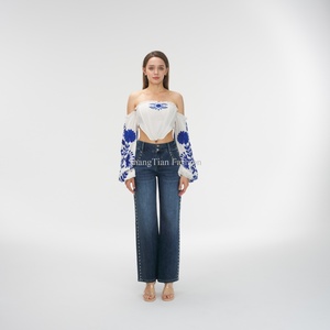 Jeans en denim vintage délavé à l'acide, sur mesure, taille haute, déchirés, pour femmes - Product Image 1