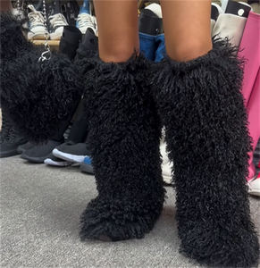 Vente chaude Fausse Fourrure De Mongolie Coeur Sac À Main Y2K Bottes De Fourrure De Mongolie Femme De Luxe Fourrure <span class=keywords><strong>Fourre</strong></span>-Tout En Gros Moelleux Bouclés <span class=keywords><strong>Botte</strong></span> De Neige - Product Image 4