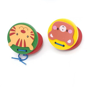 Juego de 5 Instrumentos de Percusión Orff de Madera con Triángulo, Castañuela, Pandereta, Campana de Mano y Baqueta para Niños - Product Image 4