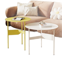Table basse en bois nordique moderne et durable pour le salon
