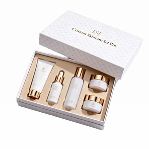 Caja de Lujo con Tapa y Base Blancas con Rejilla Geométrica para Empaque de Sets de Cuidado de la Piel Premium y Exhibición en Tiendas - Product Image 1