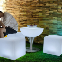 Cube LED Lumineux Rechargeable 16 Couleurs pour Événements et Bars, Meuble en Plastique, Cube LED RGB à Énergie Solaire 50x50x50, Chaise Cube LED