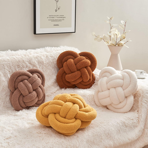 Tissu polaire doux lit salon canapé décor à la maison <span class=keywords><strong>coussin</strong></span> décoratif fait à la main carré en peluche <span class=keywords><strong>coussin</strong></span> lit tresse noeud oreiller - Product Image 4