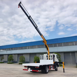 Camion grue de dépannage HOWO 4X2 avec grue hydraulique de 8 tonnes à flèche articulée pour l'assistance routière municipale - Product Image 5