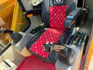 Grúa Móvil STC250S de Segunda Mano en Buen Estado, Grúa Hidráulica de 25 Toneladas, Neumáticos 95% Nuevos, Sin Grietas, Sin Accidentes - Product Image 3
