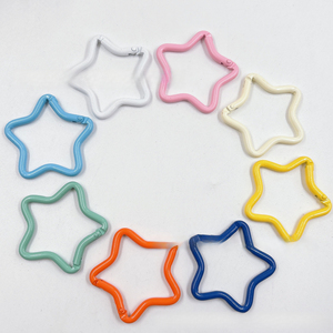 Taodao a peint une boucle d'alpinisme en alliage en forme d'étoile à cinq branches colorée, un porte-clés à ressort. - Product Image 4