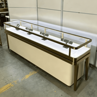 Meubles de vitrine pour bijouterie, table de présentation de luxe en or, idées de design d'intérieur pour bijouterie, vitrine pour bijouterie en or