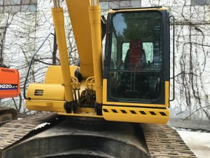 รถขุดมือสองจากญี่ปุ่น Komatsu PC220 สภาพดี ลดราคาพิเศษ รุ่น PC200 210 220 มีจำหน่าย - Product Image 3