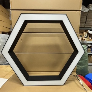 Lustre suspendu linéaire hexagonal moderne à LED, lampe suspendue hexagonale modulable pour salle de sport, centre commercial et bureau - Product Image 5