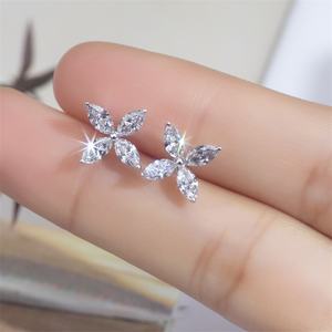 ต่างหูเพชรทองคำขาว 9K รุ่น MSE-704 ของ Messi Jewelry สำหรับผู้หญิง - Product Image 6