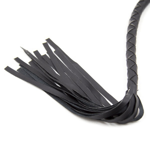 Vente directe d'usine de fouets noirs tressés avec poignée et pompons pour spectacles sur scène et en boîte de nuit, pour adultes. - Product Image 2