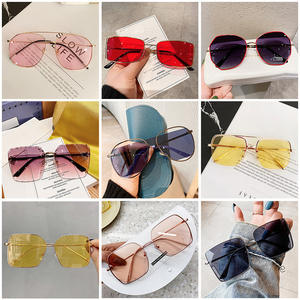 แว่นกันแดดโลหะสำหรับผู้หญิง Qianai กรอบใหญ่ทรงไม่สมมาตร ป้องกันรังสียูวี 400 รุ่นที่ 3 ดีไซน์ทันสมัยสไตล์เกาหลี - Product Image 5