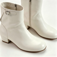 Sepatu Boots Kulit Sapi Putih Lembut Model Split Toe Wanita, Gesper Belakang, Ritsleting, Hak Sedang, Pendek, Elegan, Musim Gugur Musim Dingin, MOQ Rendah