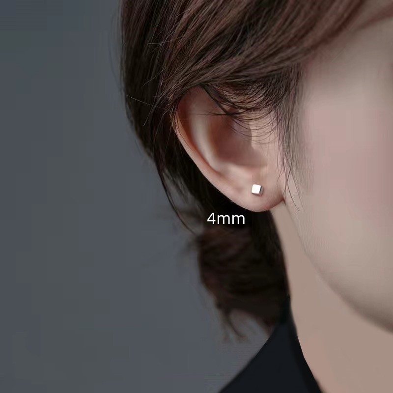 Square stud earrings [4mm]