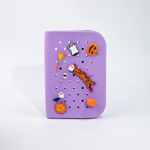 กล่องดินสอซิลิโคนแบบเจาะรูสีพื้น ยี่ห้อหลงเฉิง พร้อมจี้น่ารัก สำหรับนักเรียน ใส่เครื่องเขียน - Product Image 4