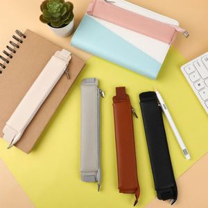 Pochette de luxe en similicuir avec fermeture éclair et bande élastique réglable pour carnets et agendas - Product Image 5