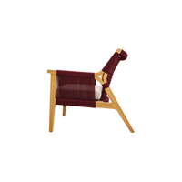 La chaise Alula, fabriquée en teck de haute qualité et en corde tressée, est le choix idéal pour apporter une chaleur naturelle.