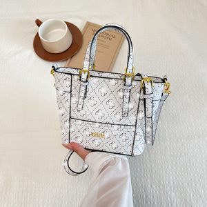 <span class=keywords><strong>Sac</strong></span> bandoulière classique minimaliste avec monogramme, <span class=keywords><strong>sac</strong></span> fourre-tout pour femme avec imprimé lettres Guesses - Product Image 2