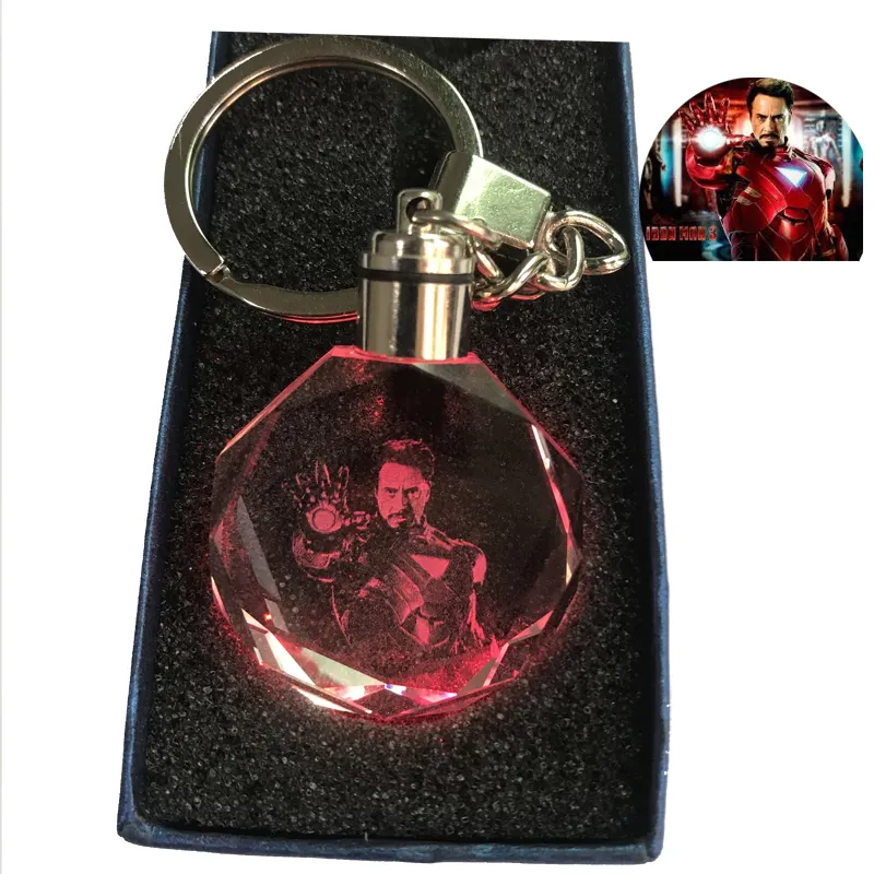 Sıcak satış Tony Stark resimleri Ironman anahtarlıklar kahraman serisi 3d lazer vflashlight demir adam kristal anahtarlık el feneri ile