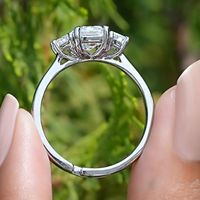 Cincin Tunangan Berlian Buatan Laboratorium CVD/HPHT Bersertifikat IGI dengan Potongan Emerald 0.5-3CT, Tiga Batu dengan Sisi Baguette, Emas Putih Solid 14K/18K