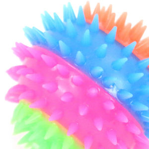 Bola de Luz LED de Arcoíris de Cuatro Colores de TPR de Alta Calidad, 7.5 cm de Diámetro Juguete Masticable para Mascotas - Product Image 5