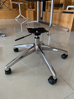 Chaise de bureau pivotante ergonomique en alliage d'aluminium au design moderne personnalisé, base réglable en hauteur, traitement de surface durable