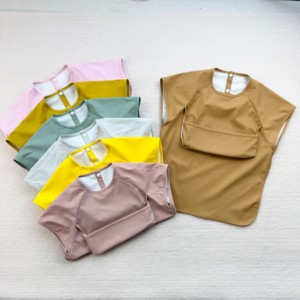 Bavoir pour bébé avec poches, tablier imperméable sans manches en similicuir PU, attrape-miettes pour la <span class=keywords><strong>maternelle</strong></span> - Product Image 2