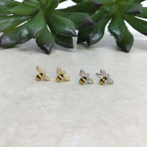 Orecchini a Perno a Forma di Ape Mini Carini per Donne, Accessori per Orecchie Freschi per l'Estate e l'Uso Quotidiano - Product Image 2