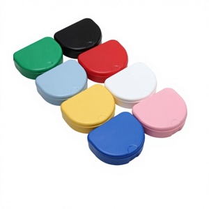 Estuche para Retenedores Dentales con Orificios de Ventilación, 12 Unidades, Multicolor, para Oficina y Viajes - Product Image 1