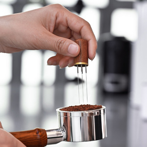 Distributeur de poudre de café en acier inoxydable, brise-grume en bois massif, style expresso, pour usage en café - Product Image 1