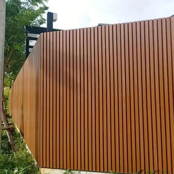 Pelapis pagar kayu komposit, panel dinding eksterior luar ruangan bergalur pemasangan cepat