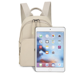 Mochila ligera de doble asa de color sólido para mujer, mochila de viaje de ocio con capacidad de 20L y bolsillo interior con cremallera - Product Image 2
