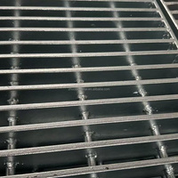 Grille de barres en acier inoxydable soudé, robuste et durable, pour marches d'escalier, passerelles, systèmes de drainage, sols de villas et applications industrielles