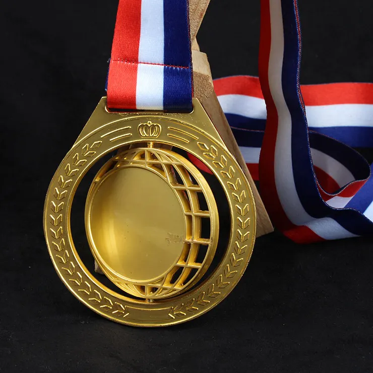 A buon mercato su ordinazione stock disegno in bianco di zinco in lega di filatura inserire medaglia produttore del nastro dell'oro del metallo del bronzo in bianco girevole medaglia