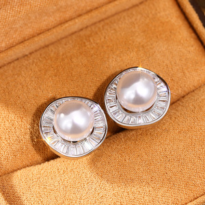 Orecchini a perno rotondi irregolari da donna, effetto perla, stile elegante e delicato, gioielli per l'orecchio da indossare tutti i giorni - Product Image 4