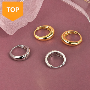 Bijoux minimalistes pour femmes, boucles d'oreilles en argent sterling S925 hypoallergéniques, non percées, manchettes d'oreille plaquées or 18 carats - Product Image 1