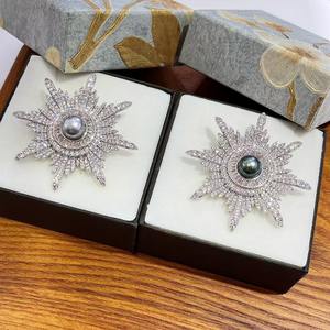 Broche Tournesol Haut de Gamme Entièrement Sertie de Diamants, Polyvalente et Élégante pour Costumes et Pulls – Nouveau Style - Product Image 3