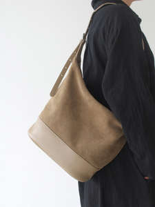 Luxury Designer Style Vintage Patent Leather Clutch Unisex Large Capacity Zipper Closure Portable Single Strap Genuine Leather - Product Image 5