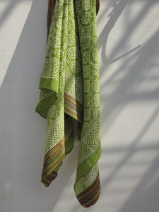 ผ้าซิ่นพิมพ์ลายบล็อกไม้ทำมือ ผ้าฝ้าย 100% ลายใบไม้ ผ้าพันคอ ผ้าปาเรโอ ชุดชายหาดผู้หญิงสุดหรู คอลเลคชั่นขายส่ง - Product Image 5