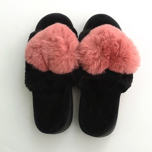Pantofole da donna in peluche 2020 con suola nera e cuore, design coreano alla moda, pantofole interamente in peluche a forma di cuore - Product Image 5