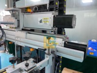 Machine de sérigraphie semi-automatique avec système de servomoteur CNC pour bouteilles de gobelets cosmétiques en plastique de forme spéciale
